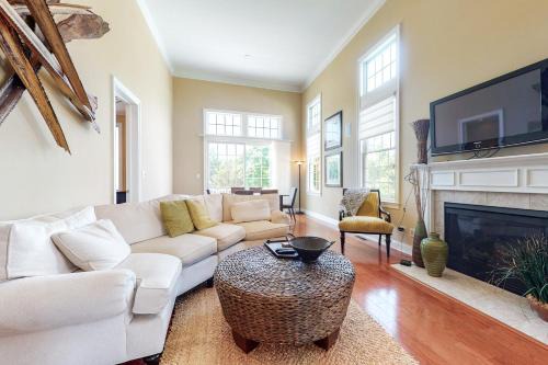 The Commons House | Bayside Resort - 36294 Sunflower Blvd