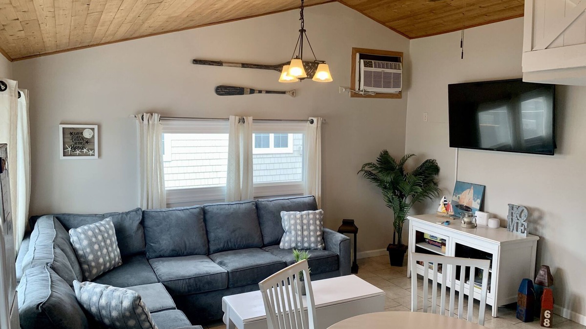 Dover Beaches North House | Bayside Two Bedroom Cottage. 2 blocks from beach. Newly renovated.