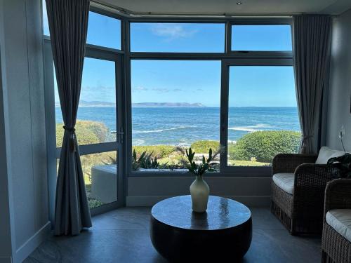 Eastcliff Apartment | Bayview 107