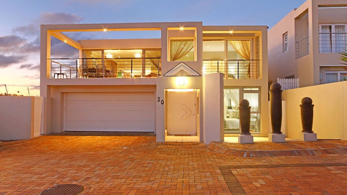 Bloubergstrand House | Bayview 30 - Four Bedroom House, Sleeps 8