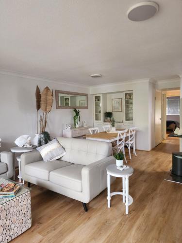 Runaway Bay Apartment | Bayview Bay Apartment and Marina