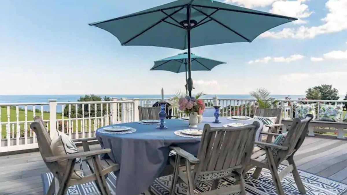 Barstow Cottage | Bayview Cottage 2 BR +Off./Priv Beach/Hot Tub/Deck