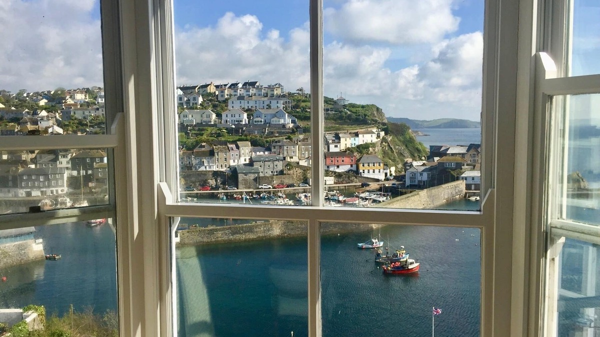 Mevagissey Cottage | Bayview Cottage - Breathtaking Harbour and Sea Views, with Complimentary Parking