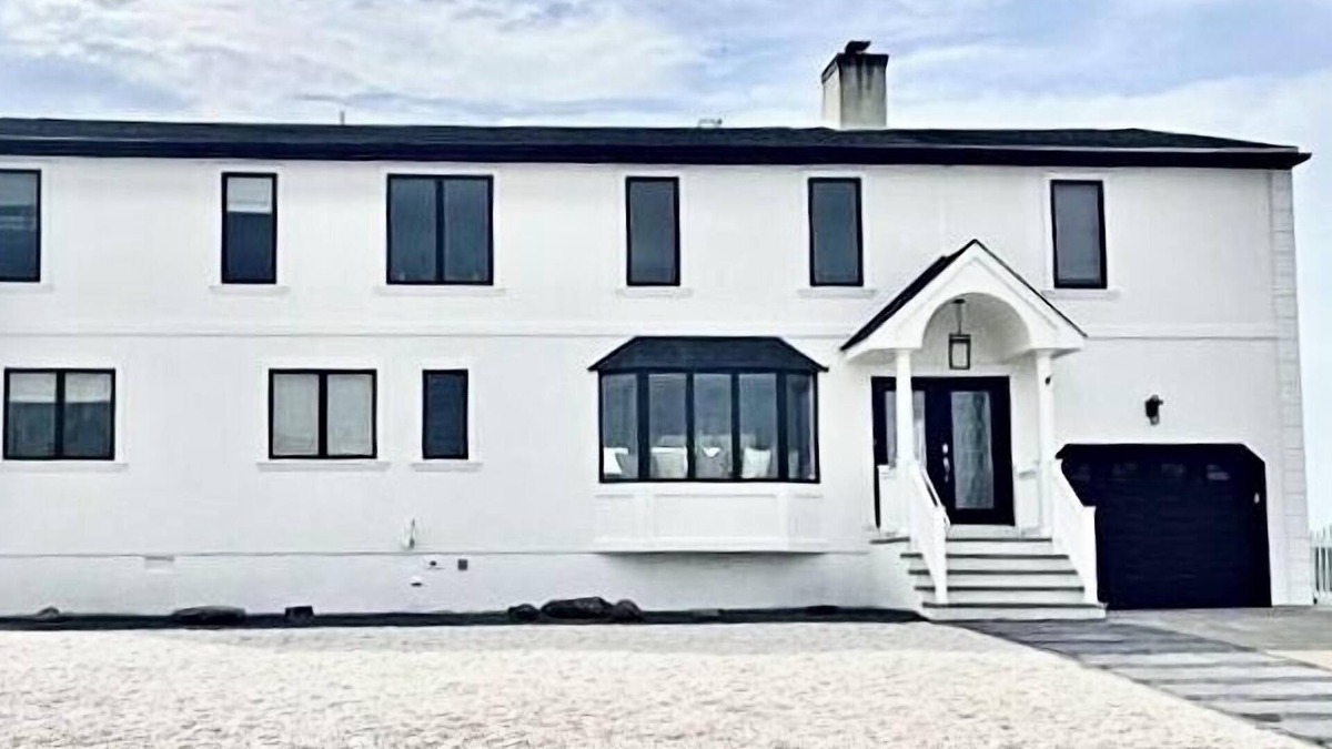 Green Creek House | Bayview Sands - Modern, Pet Friendly, 6 BR/3BA on the Water!