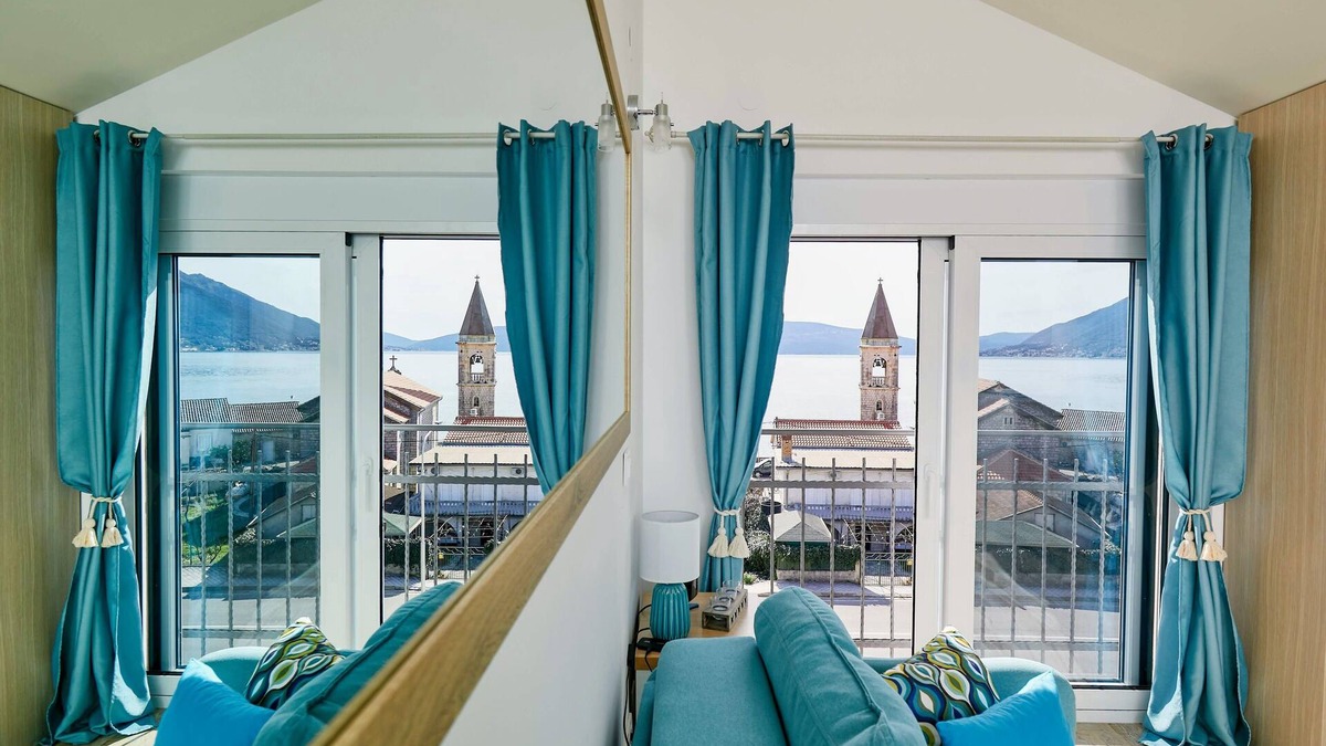 Tomicici Apartment | ❤️Bayview Studio| Parking| Best Sea View| Fast WIFI, Walk to Beach, Town & Store