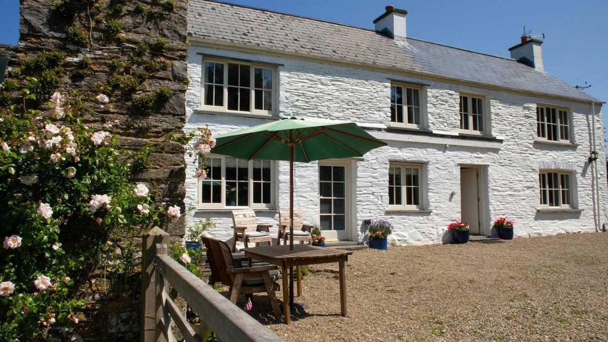 Crymych Cottage | Bayvil, Newport - Four Bedroom Cottage, Sleeps 8