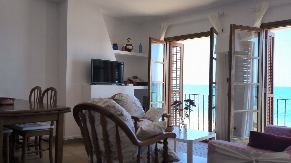 Altafulla House | Baywatch Penthouse with Sea View, Balcony & Wi-Fi