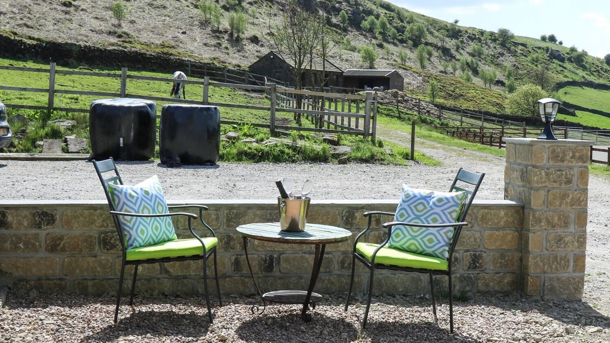 Sutton-in-Craven House | BAYWOOD COTTAGE, character holiday cottage in Cowling