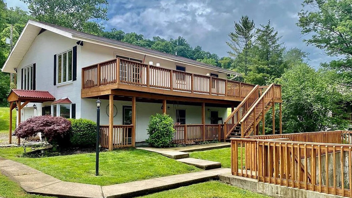 Waverly House | Baywood on the Lake- 3BR water front lake house located on Lake White.