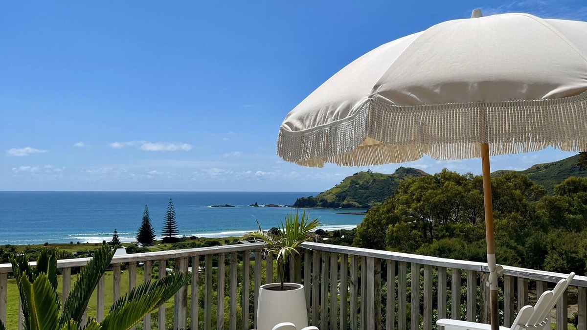 Tryphena House | Bazza's Beach House