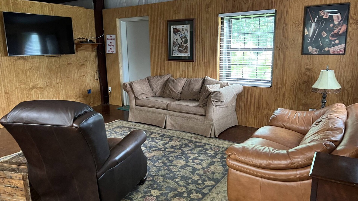 Ludlow House | BBQ Barn with private drive and spacious parking