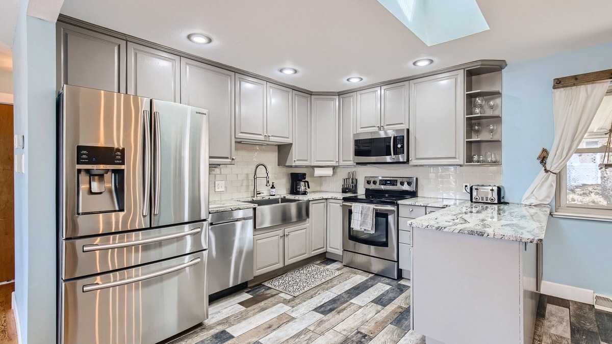 Lamar Heights Area House | BBQ + Games | 70in TV | Foosball | Arvada