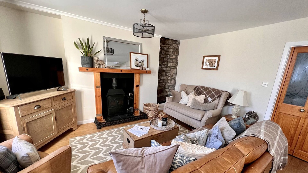 Pontsticill House | BBQ Hut | Log Burner | Valley Views