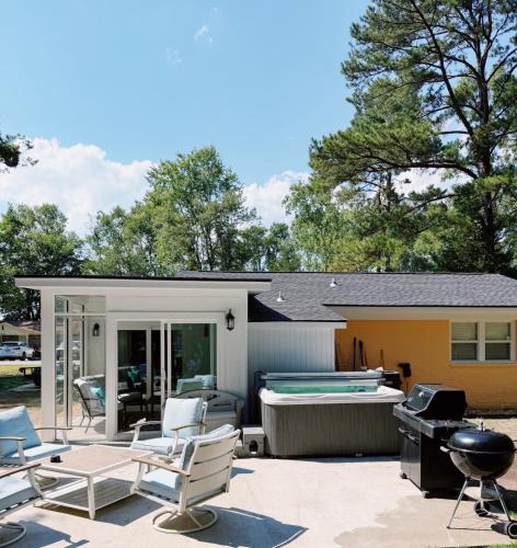 Myrtle Beach House | BBQ HOT TUB 10min to the BEACH