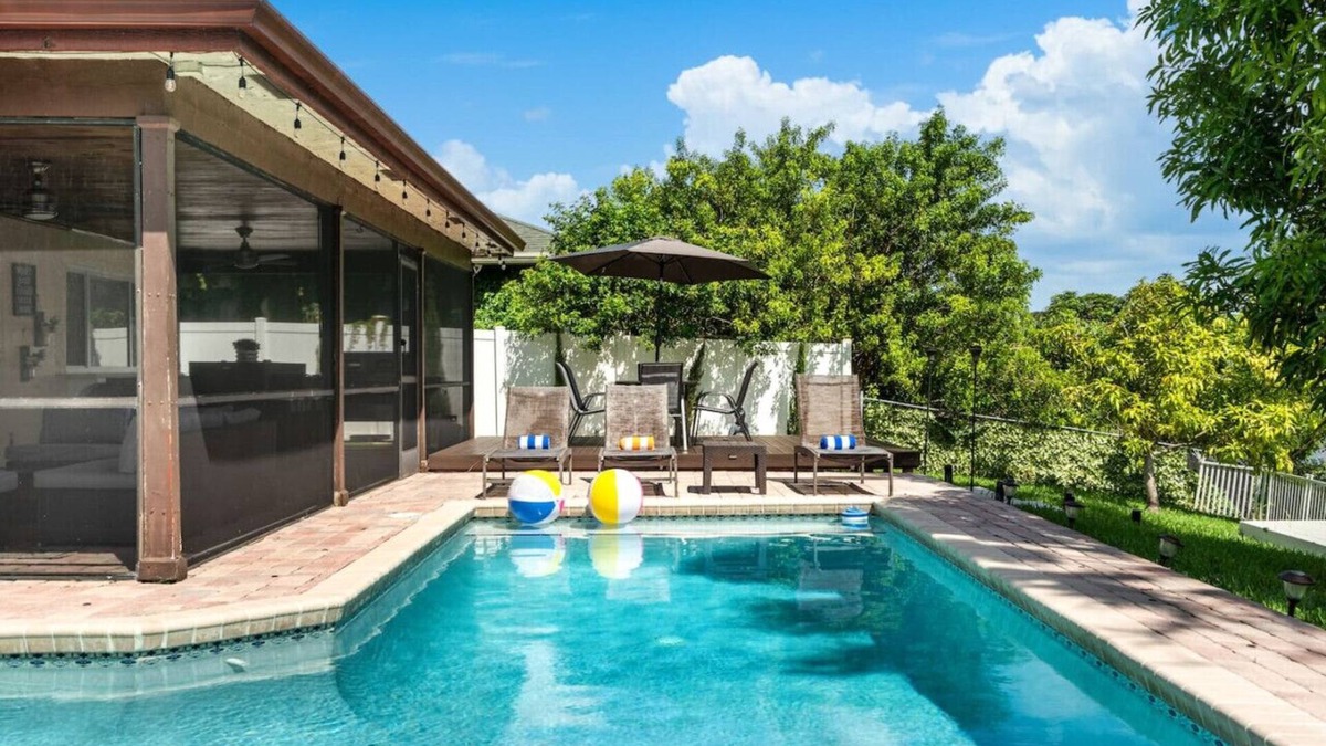 Margate House | BBQs & Breezes: Waterfront Pool House Escape