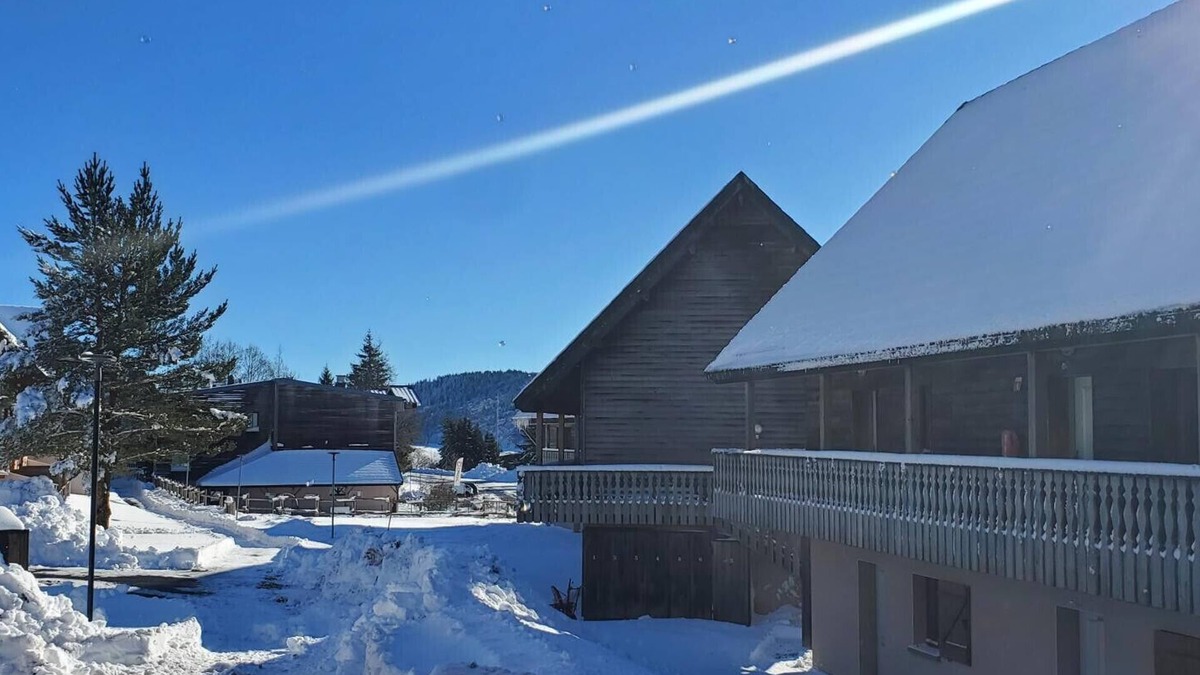 Besse-et-Saint-Anastaise Apartment | BDR 5-3