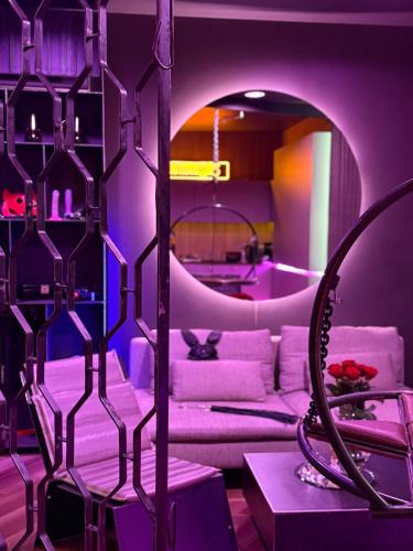 Lodz Apartment | BDSM SWING KLIMA Apartamenty Lustra super wygodne łóżko , huśtawka ,dla dorosłych ADULTS ONLY