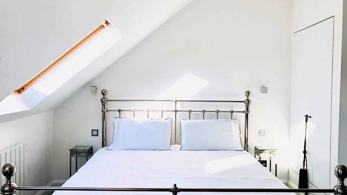 St. Helen's Apartment | Be In spired In London Capital City of DesignnStudio close by BBC Public Space