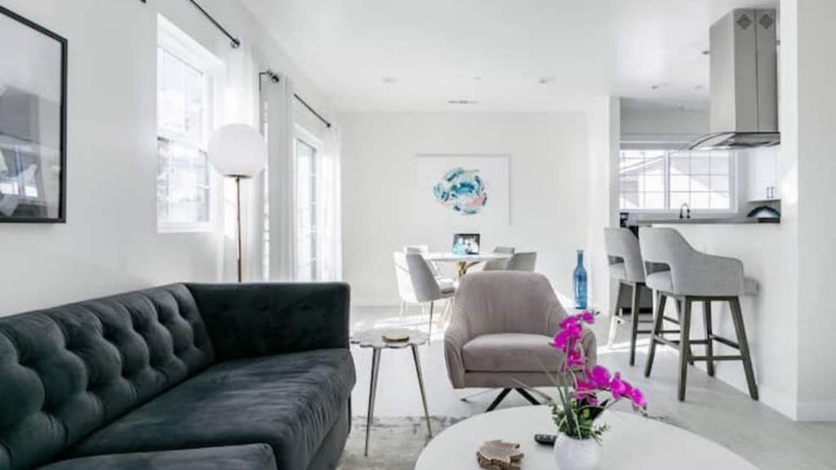 North Hollywood House | Be Inspired to Dream in This Glamorous Tinseltown Suite