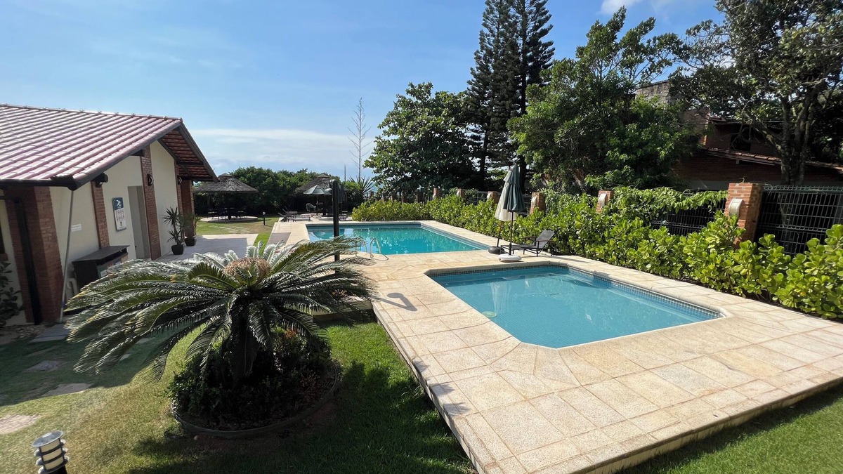 Estaleiro House | Beachfront house on a paradisiacal beach.