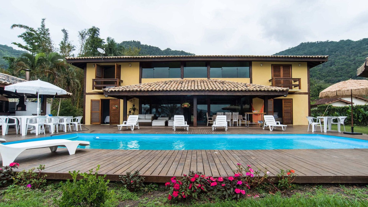 Praia da Fortaleza House | Beautiful luxurious beachfront house on Praia da Fortaleza in Ubatuba.