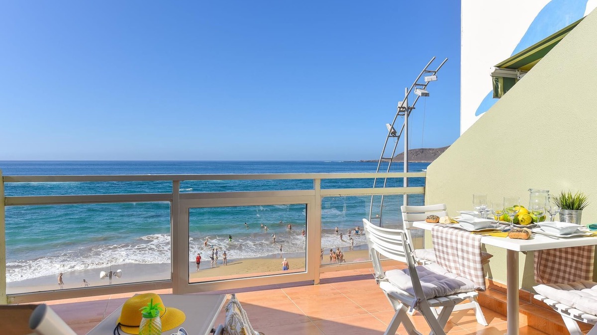 Las Palmas de Gran Canaria Apartment | Beachfront Apartment Las Canteras LM52YY by VillaGranCanaria