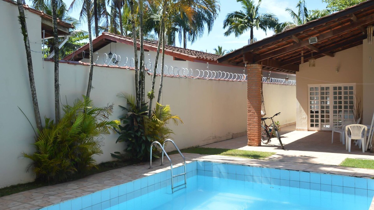 Jardim Virginia House | BEACH HOUSE WITH LARGE LIVING ROOM AND INTEGRATED POOL AREA/BARBECUE.