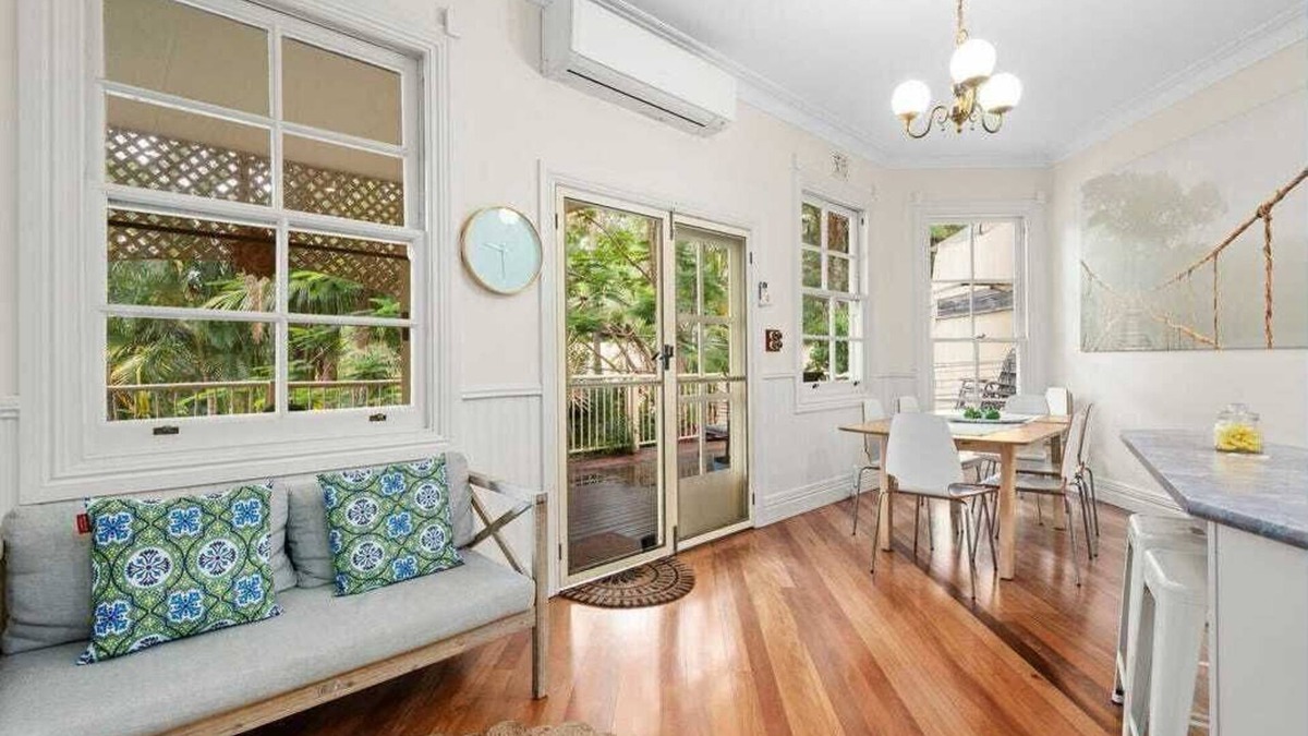 Korora Villa | Beach 2 mins, 15+ guests, Pet and Children, Pools