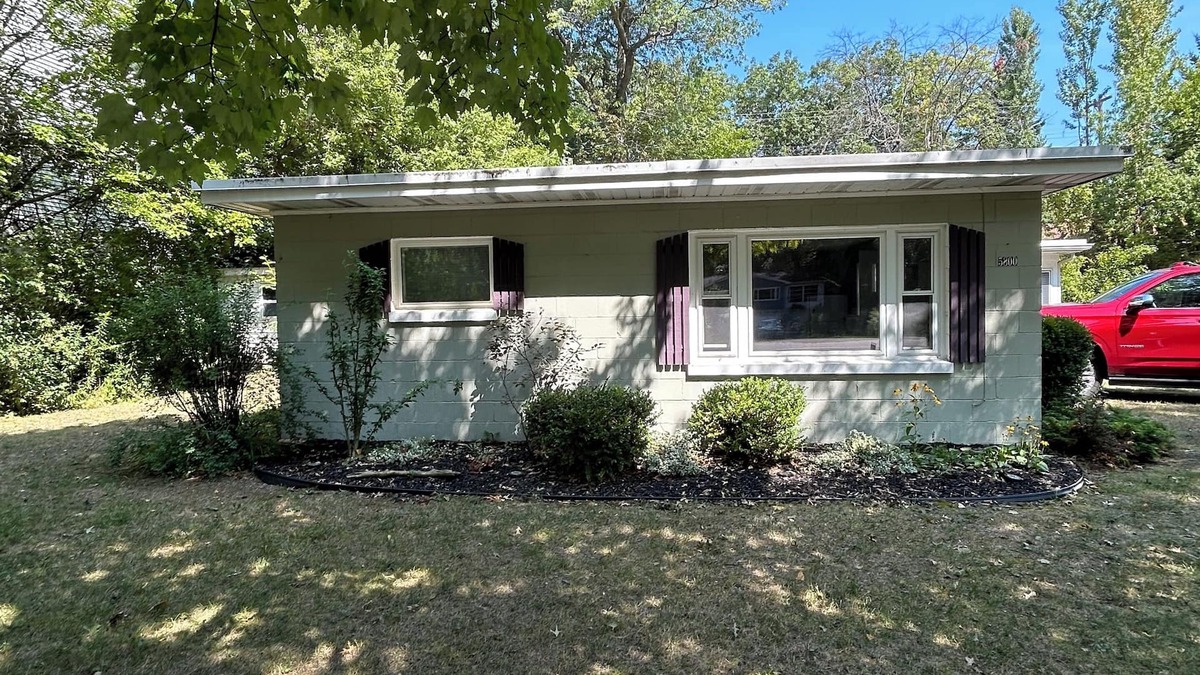 Caseville Cottage | Beach Access - 2-bedroom cottage in beautiful Oak Pointe, Caseville
