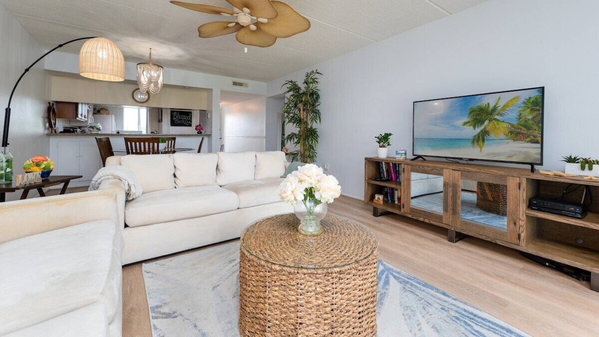 Crescent Beach Condo | Beach Access and Pool at Calm Oasis Condo