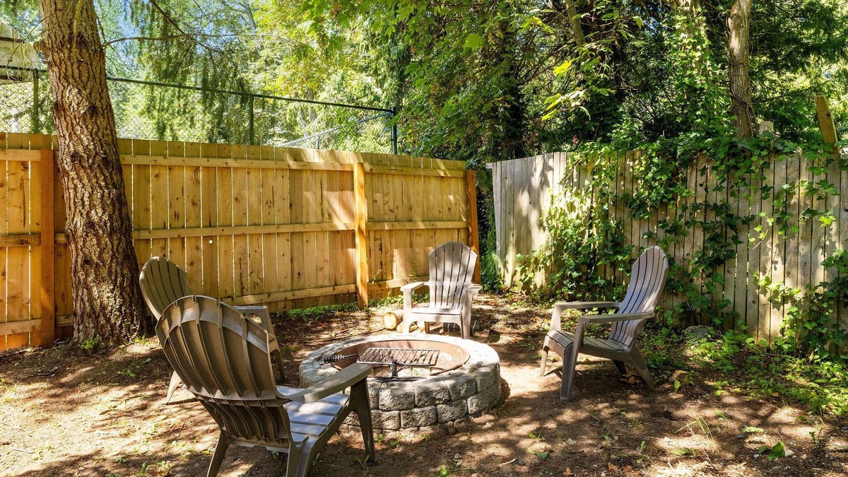 Suquamish House | Beach Access - Bainbridge Island - Poulsbo - Water Views - NEW Decks