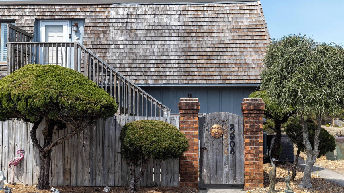 Kitty Hawk Condo | Beach Access - Cozy 2-BD Pet Friendly Kitty Hawk Condo with pool, W&D, tennis