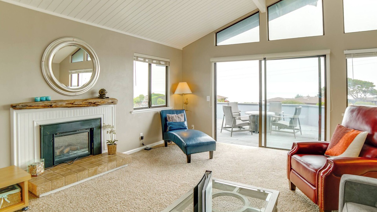 Manchester House | Beach Access & Hot Tub: Coastal Gem in Manchester