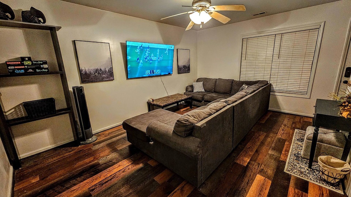 Jacksonville House | ☆Beach Access☆ n☆Mall 3m Away☆ n☆Free Wifi☆ n☆Stocked Kitchen☆ n☆Washer/Dryer☆