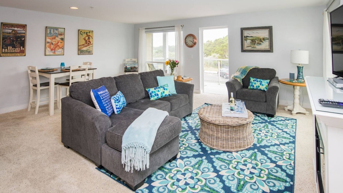 Westport Condo | Beach Access ~ Saltwater Heated Pool ~ Hot Tub ~ King Bed!