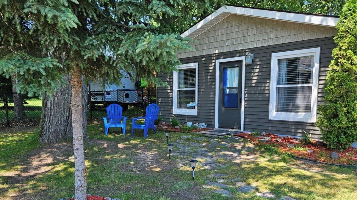 Marquette House | Beach and Bike House 401 East Park Street