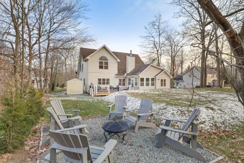 Tobyhanna House | Beach and Lake Access Family Poconos Home with Deck