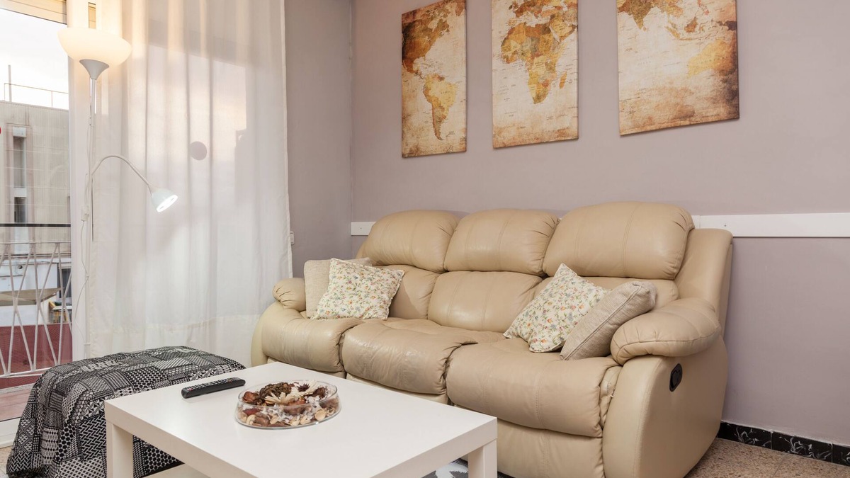 Pineda de Mar Apartment | Beach apartment quiet, sunny and well connected.