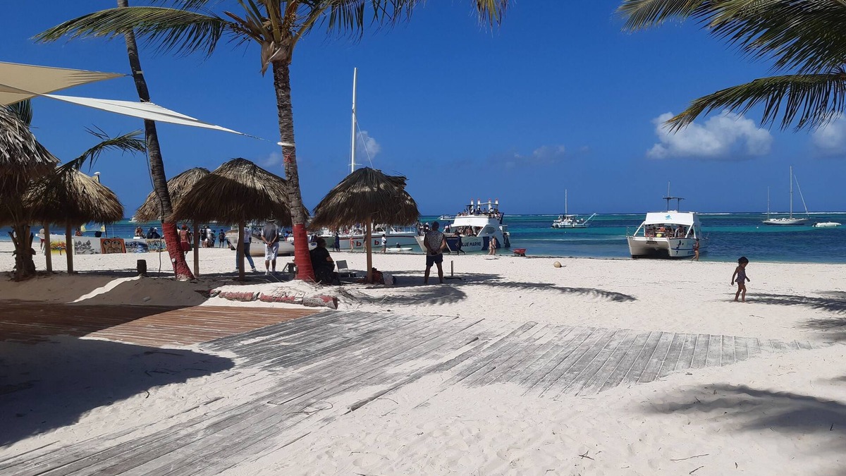 Playa Bibijagua Apartment | BEACH APARTMENT STEPS TO BAVARO BEACH, BIBIJAGUA