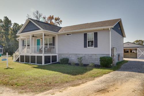 Chincoteague House | Beach Bay Pony Place with Ponies 1 Mi to Water!