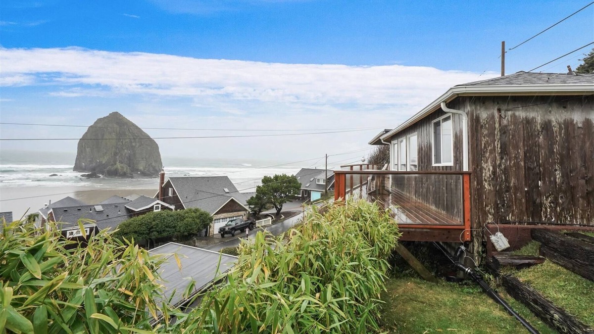 Tolovana Park Cabin | Beach Bijou - Breathtaking Ocean Views!