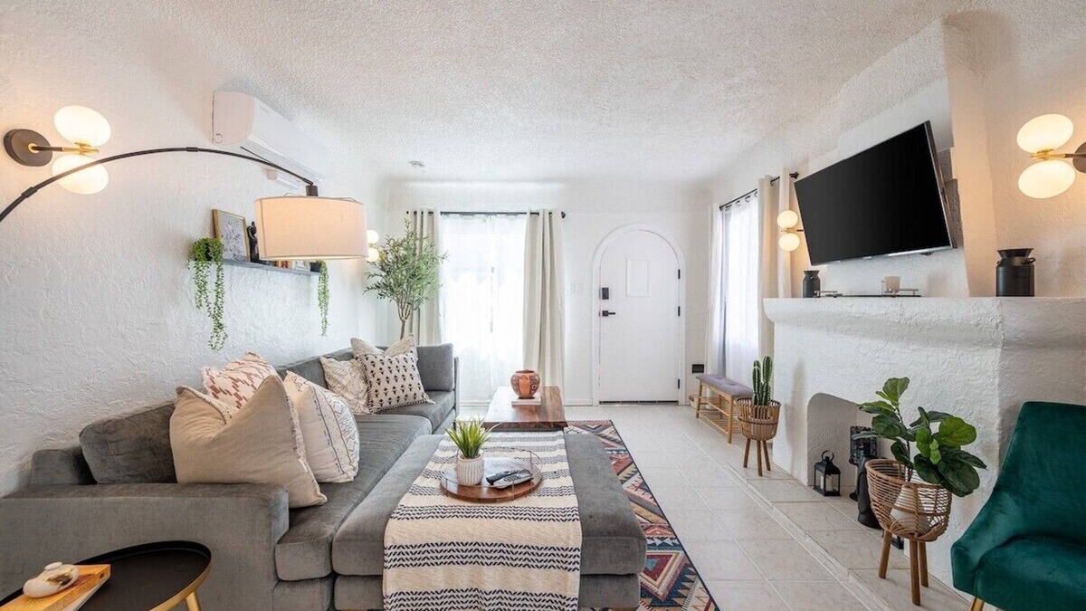 Eastside House | Beach Bliss! AC+Parking+Pet OK