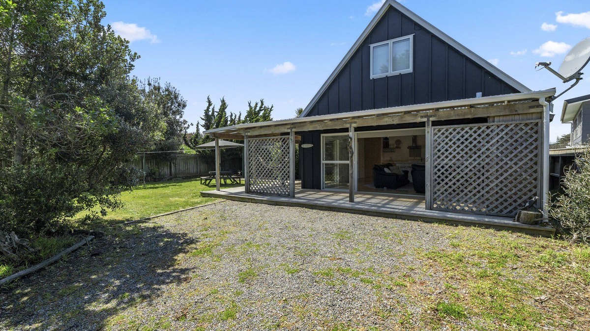Foxton Beach House | Beach Bliss Cabin - Foxton Beach Holiday Home
