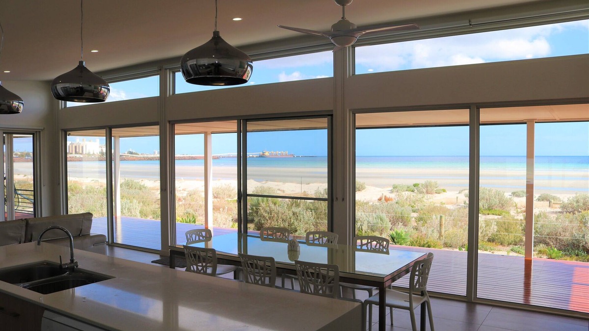 North Beach House | Beach Bliss Wallaroo nAbsolute beachfront location - step straight onto the sand