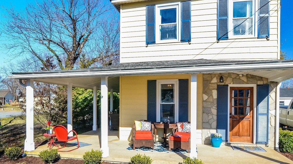 Colonial Beach House | Beach Blonde Cottage