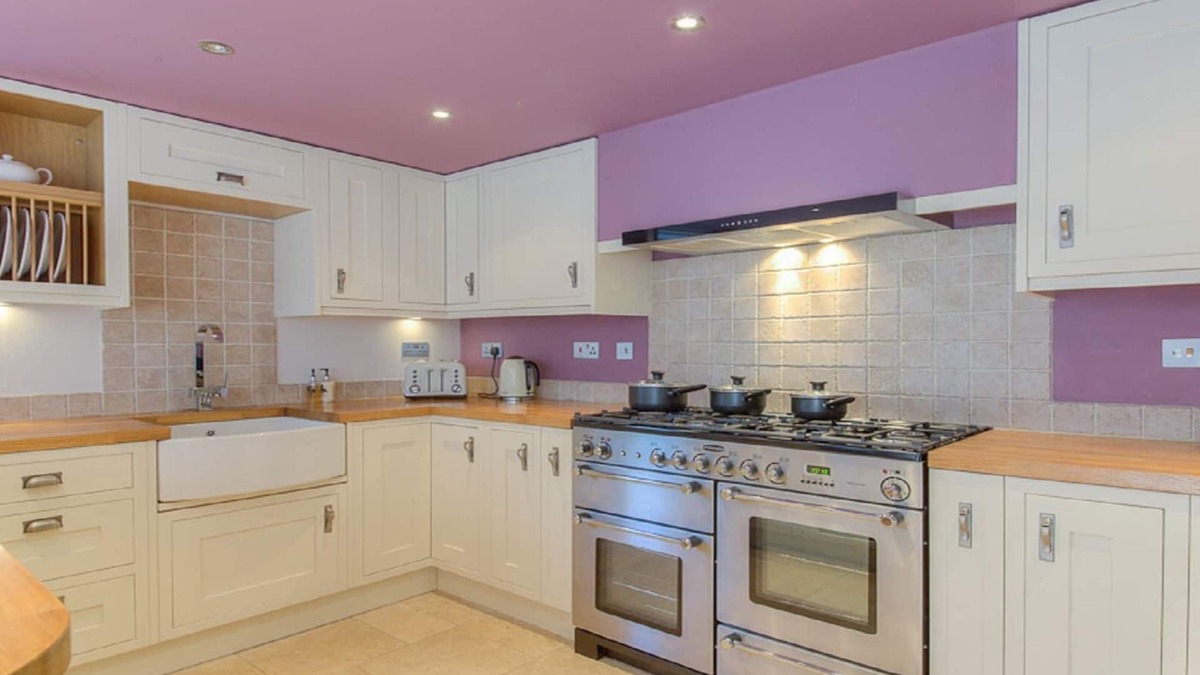 Caister-on-Sea House | Beach Breeze Cottage - Hot Tub - 3 Bedr - Pets OK