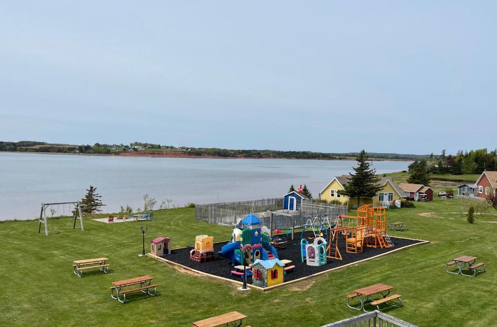 Bayview Resort | Beach & Breeze Cottages
