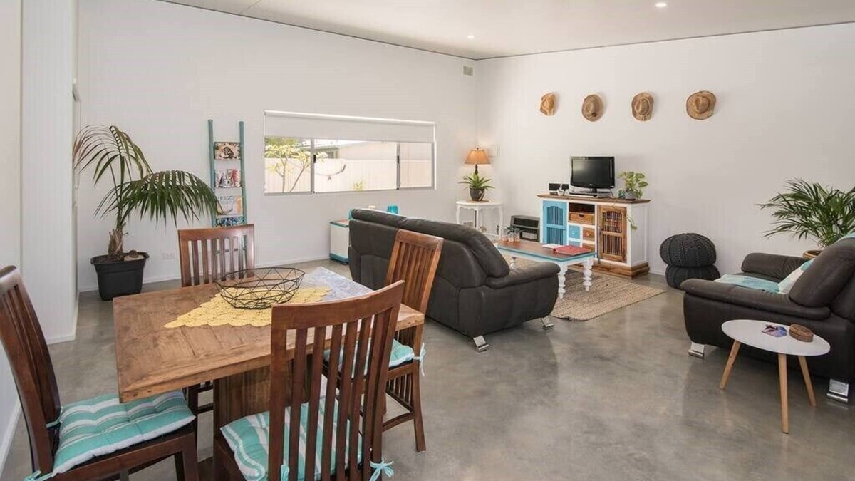 West Busselton House | Beach Bum Bungalow 1- WIFI, Short walk to the beach