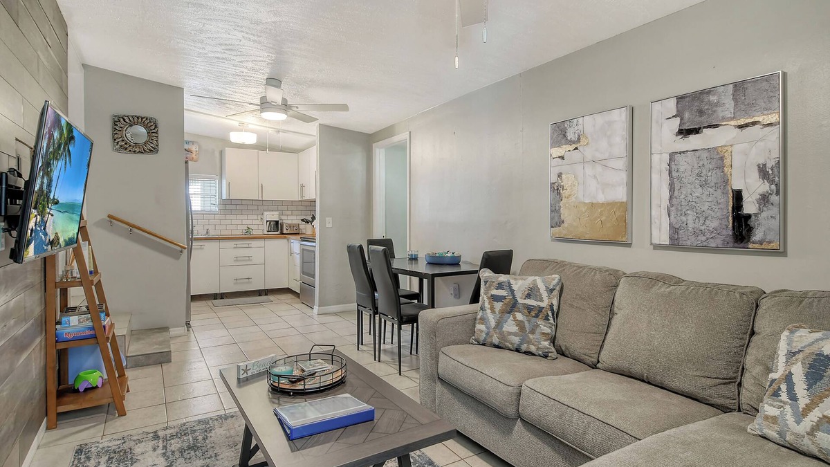 Southgate House | Beach Bum Bungalow-Sarasota-2 bdrm1 bath close to Siesta Key