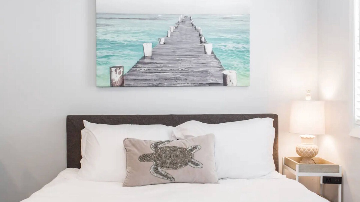 Fox Lake House | Beach Bungalow Getaway ★ Chain O Lakes